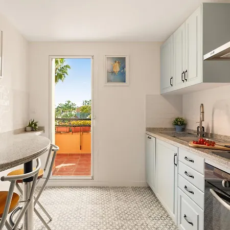 Apartment Close To The Sea In Las Chapas Marbella Exterior photo